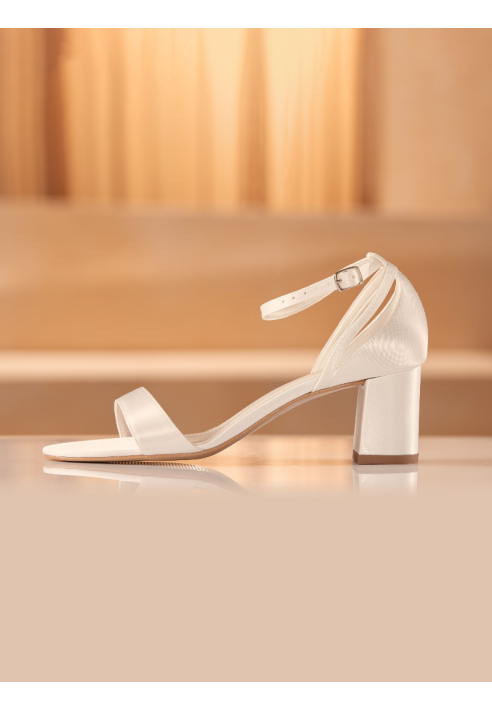 Avalia Tina Zapatos de Novia ()
